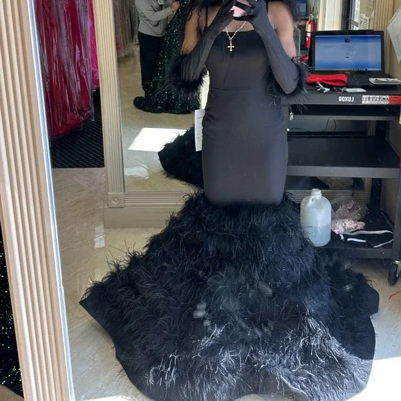 Black dress , small , feathers